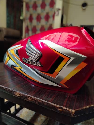 Honda 125 original fuel tank and side covers