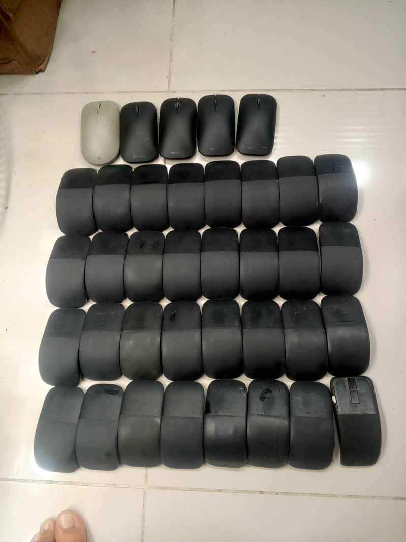Microsoft surface arc mouse quantity available. 2