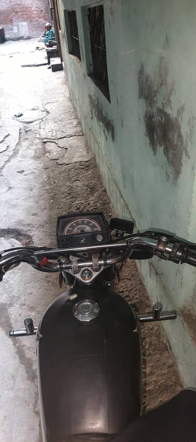 zayda title kuch b nhi ha bad mujay sale karni ha jis bhi ko cahiya