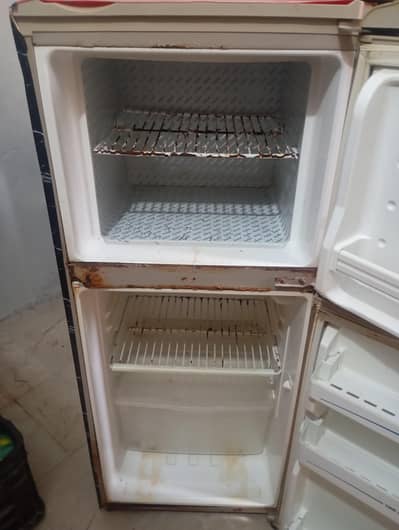 Haier Ka freege hai cooling bhot achi Hoti hai is me