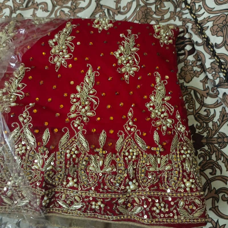 خوبصورت ریڈ شفون ہیوی ایمبرائیڈری ڈریس برائے فروخت 1