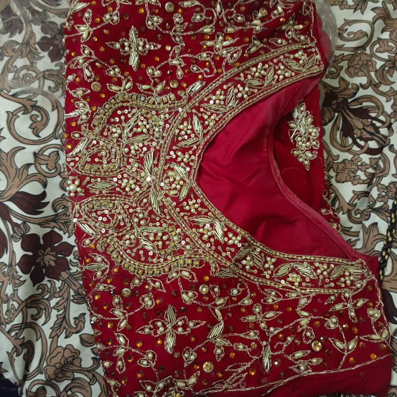 خوبصورت ریڈ شفون ہیوی ایمبرائیڈری ڈریس برائے فروخت 2