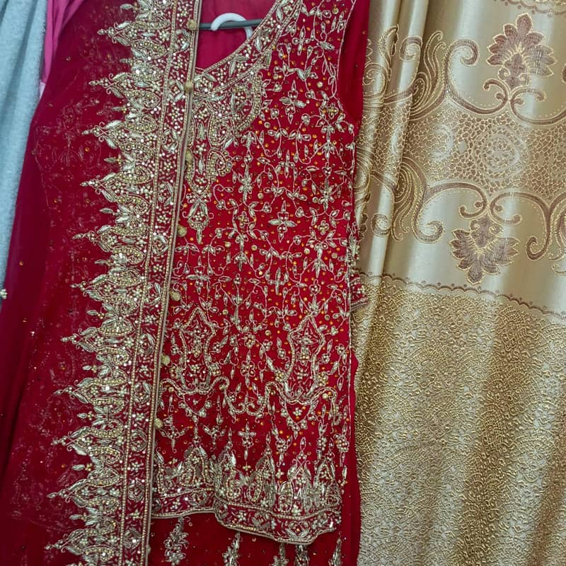 خوبصورت ریڈ شفون ہیوی ایمبرائیڈری ڈریس برائے فروخت 3