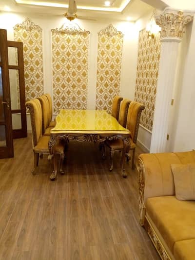 Beautiful dining table with 6 chairs