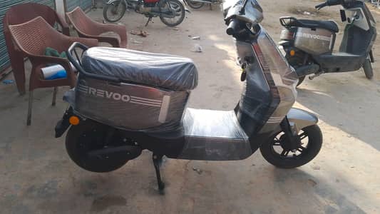 ELECTRIC scooties  available mob#0308 4753955
