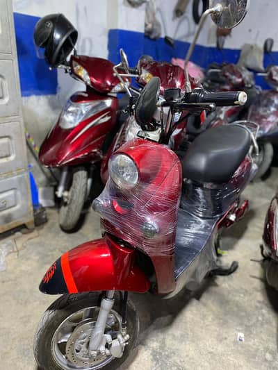 ELECTRIC scooties  available mob#03004142432
