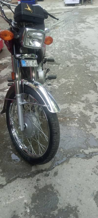 Honda 125 Black color