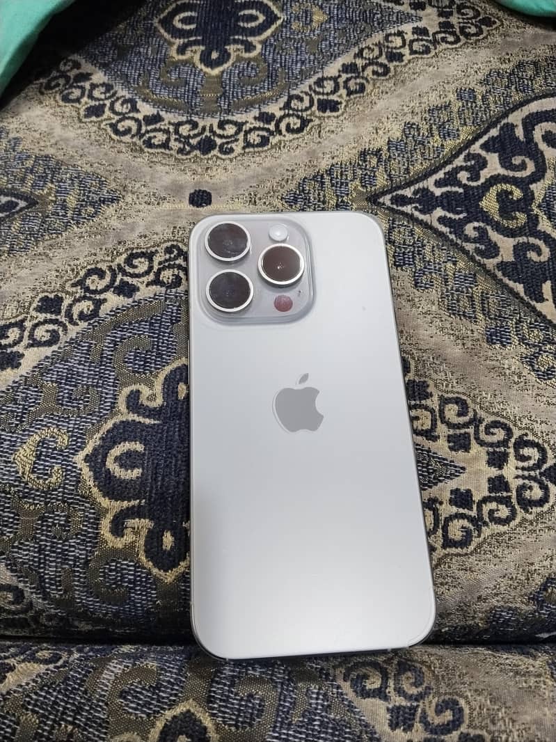 Apple iphone 15 pro 1