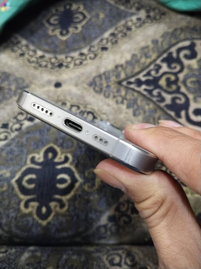 Apple iphone 15 pro 2