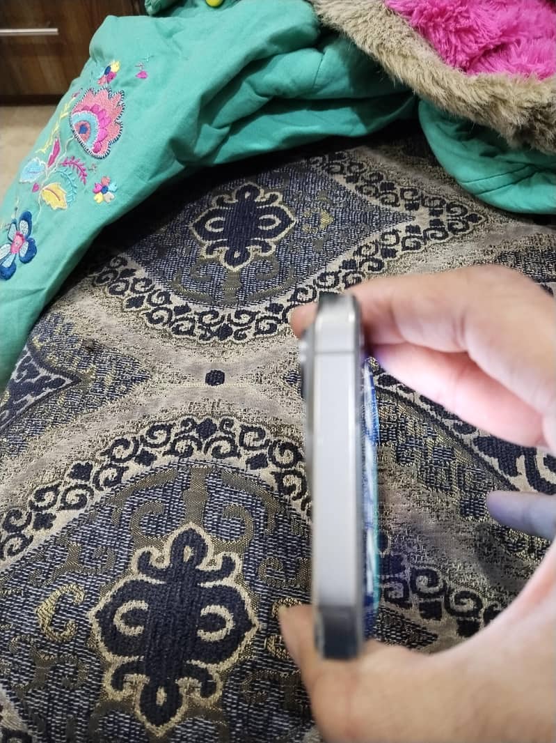 Apple iphone 15 pro 3