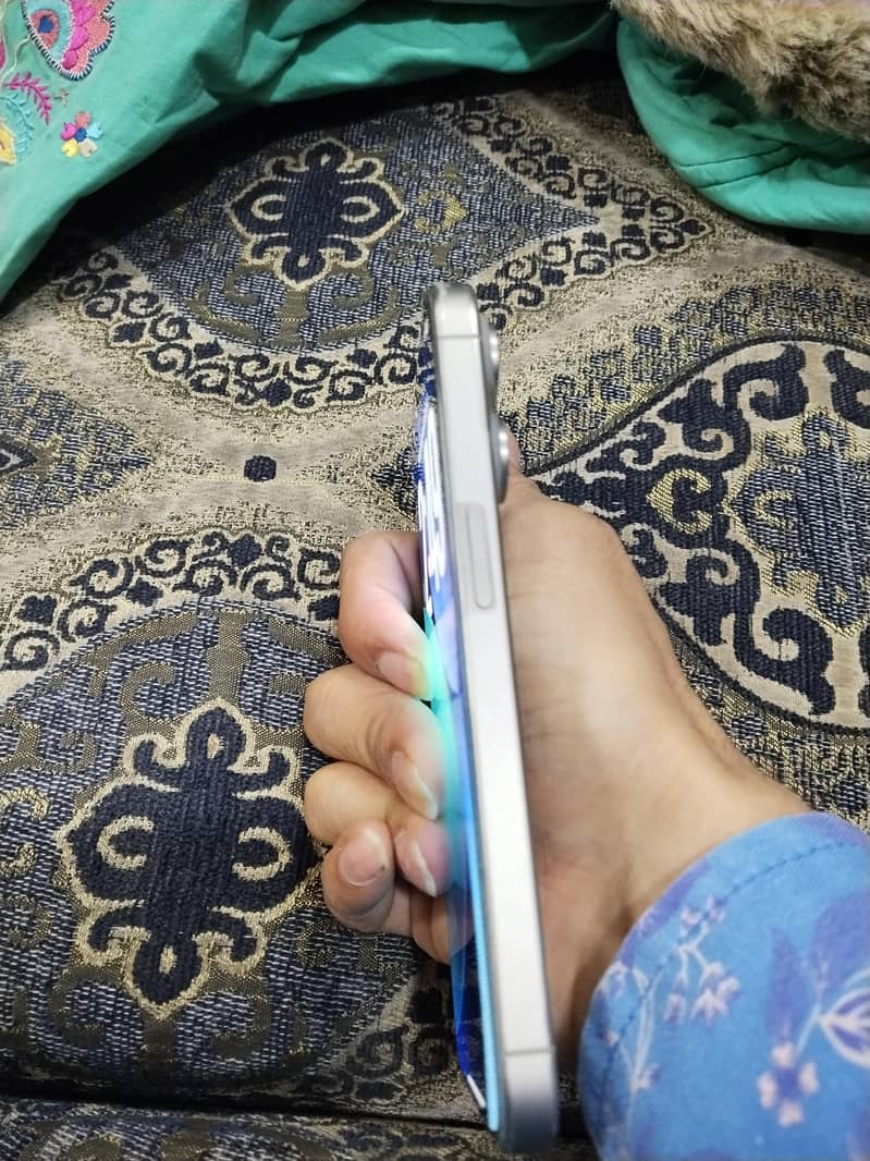 Apple iphone 15 pro 4