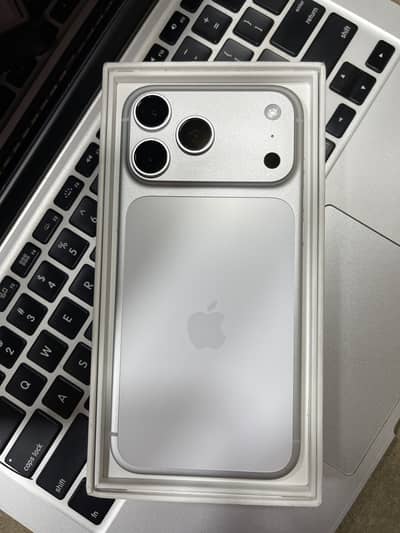 iPhone 17 ProMax Silver White