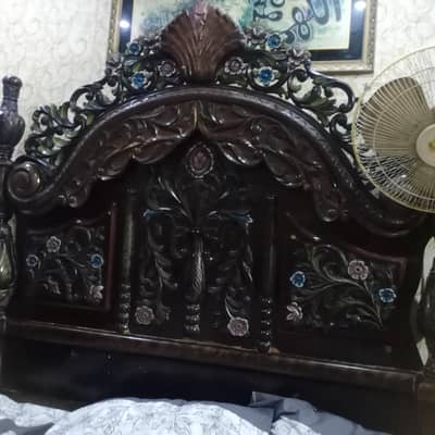 wood bed and dressing table for sell