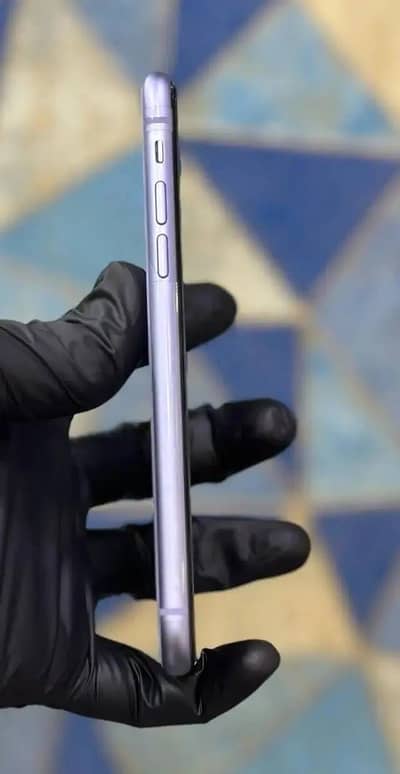 AOA IPHONE 11 10/10 SET BHAR KA HA JAPAN KA