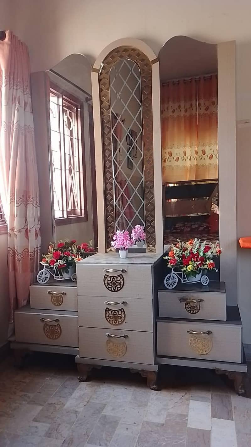 Dressing Table 0