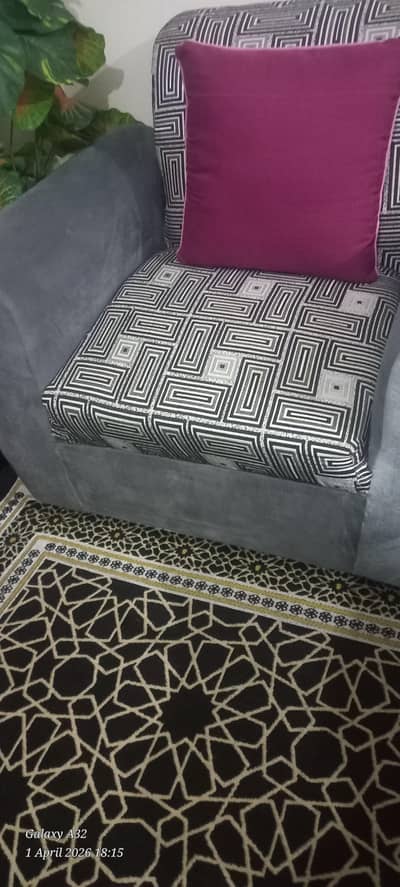 5 seater used sofa but in good condition clean justneed for seat repai