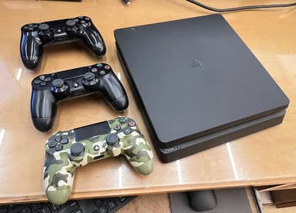 PS4 500GB with 2 controllers total genuine.