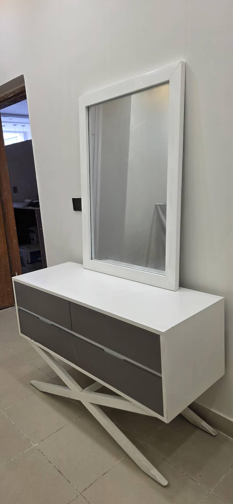 Dressing table + Mirror (ChenOne) 0