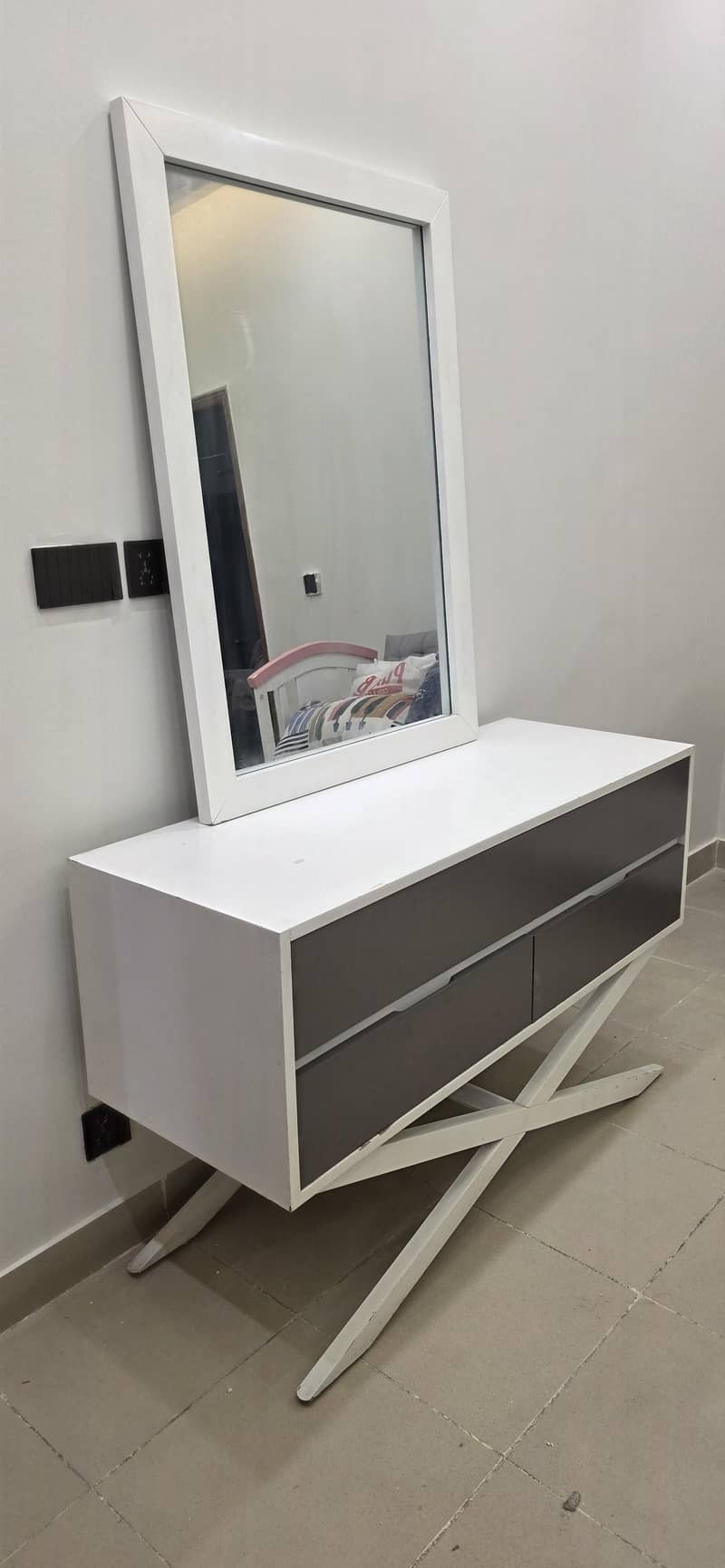 Dressing table + Mirror (ChenOne) 1