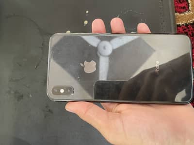 iPhone XS Max with 85 health and 256 gun