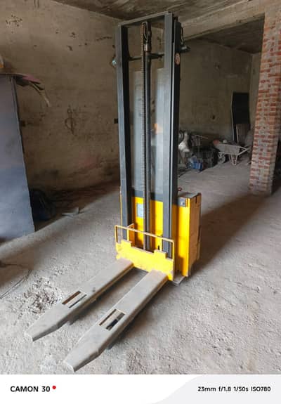 Pallet Stack Lifter 1.25 Matric Ton