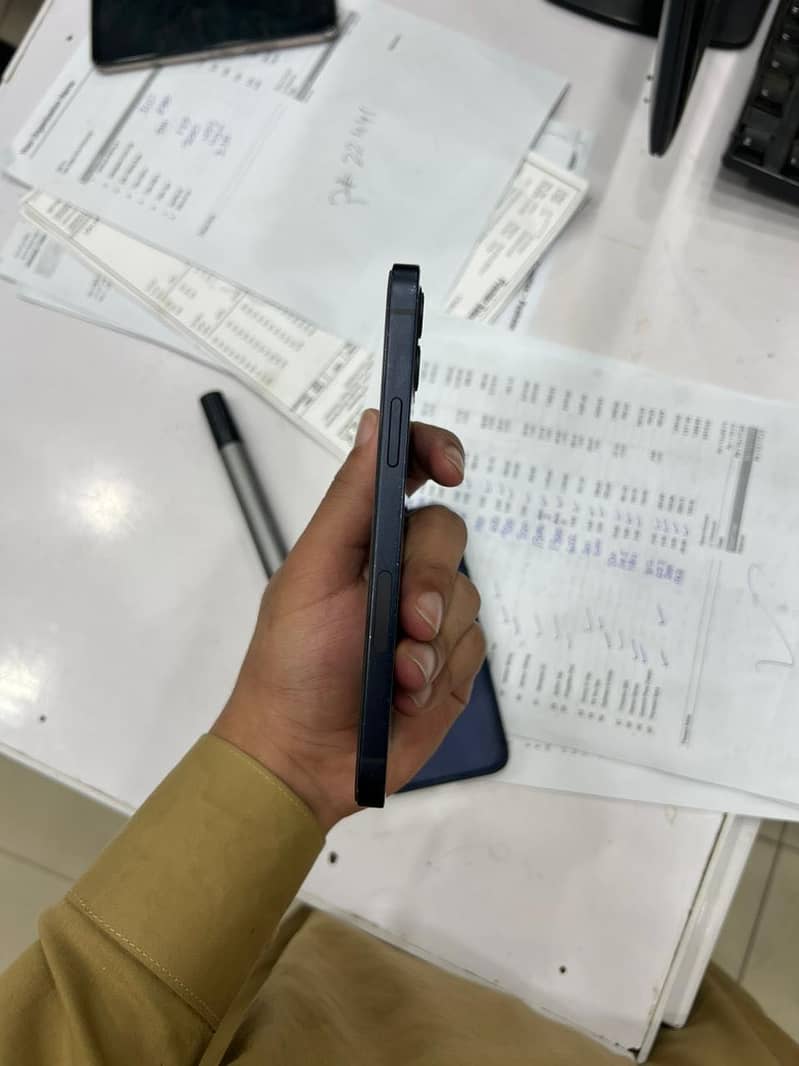 iPhone 12 3