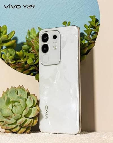 ViVo y29 8+258 10/10 condition, under 3 months warranty with Box