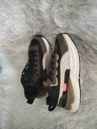 branded shoes available slide used