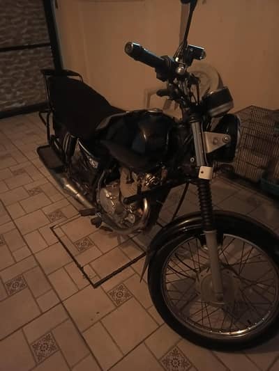 SUZUKI GS 150 BLACK