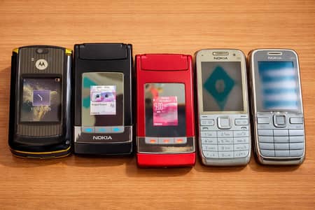 Nokia N76 Nokia E52 Nokia 6120 Moto V8