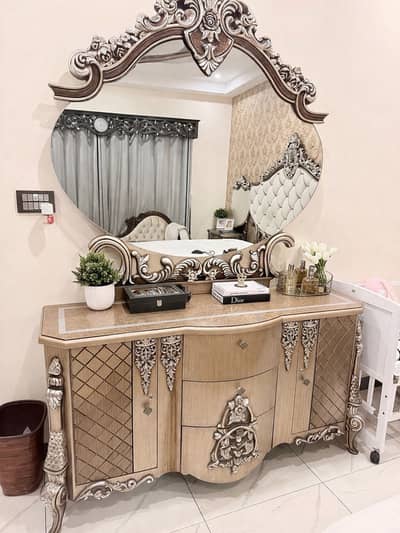 Bed and dressing table available with side tables