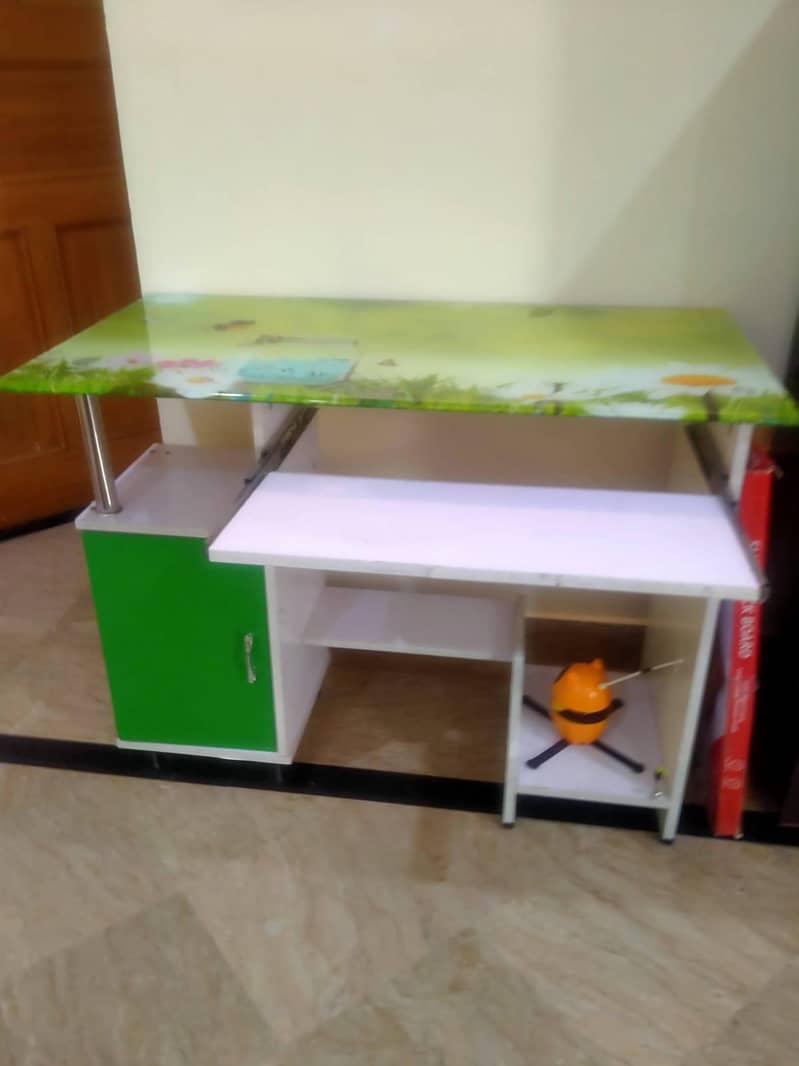 Computer Table 2