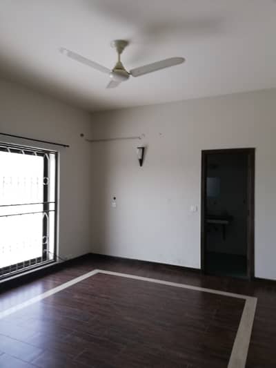 Peshawar Askari 6 Extension 10 Marla Brand new Apartment for Sale Near Park and Masjid