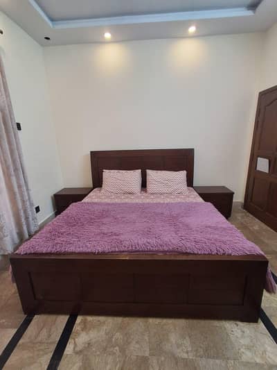 Double bed with 2 side table & Dressing