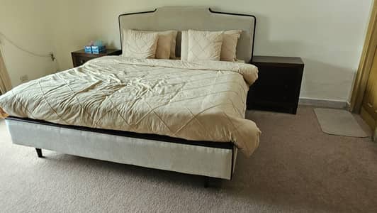 Title: Stylish Wooden Bed for Sale – Strong & Comfortable