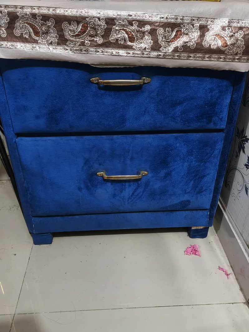 full poshing Double bed Dressing  side table 4