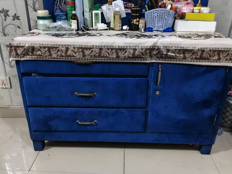 full poshing Double bed Dressing  side table 6