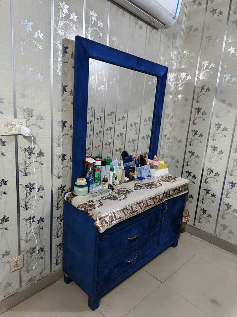 full poshing Double bed Dressing  side table 8