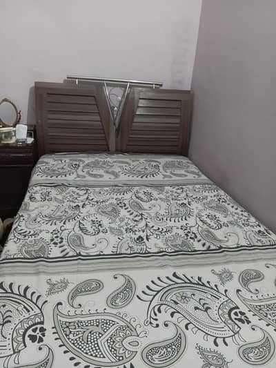 Premium quality single wooden bed (urgent sale)