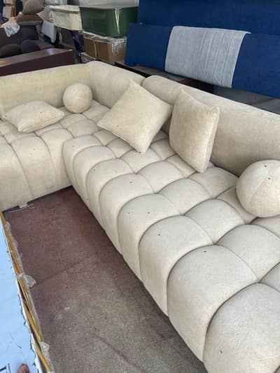 Brand new L shaped sofa in bubbled form 6 seater booklet fabric