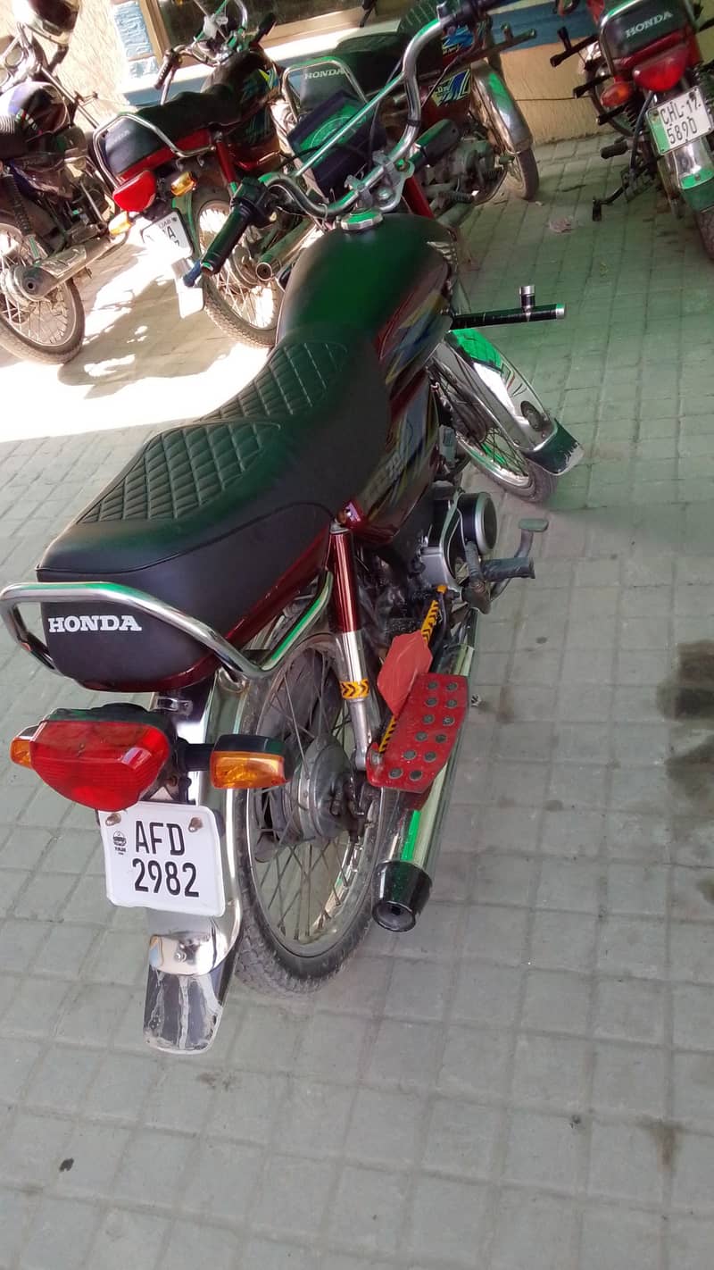 سی ڈی 70 موٹر سائیکل 1