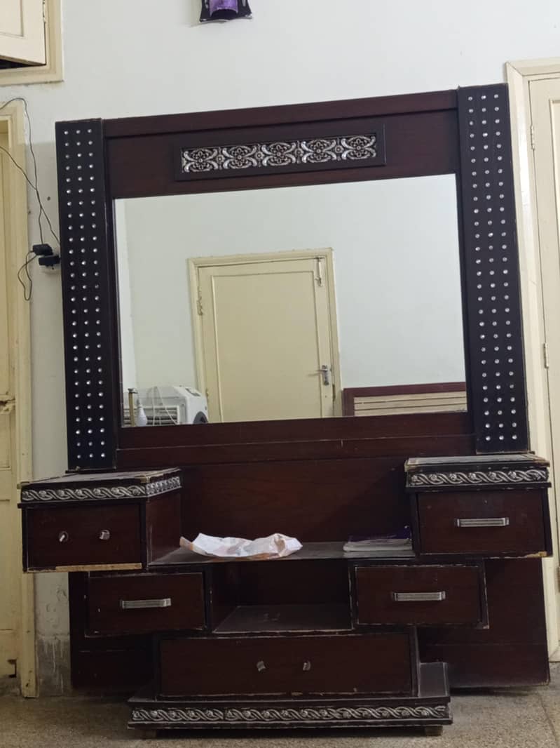 Dressing Table 0