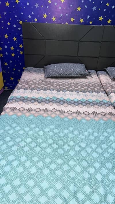 1 single bed new 10 by 10 condition