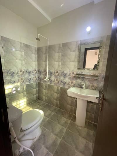 5 MARLA FACING PARK GROUND FLOOR AVAILABLE FOR RENT