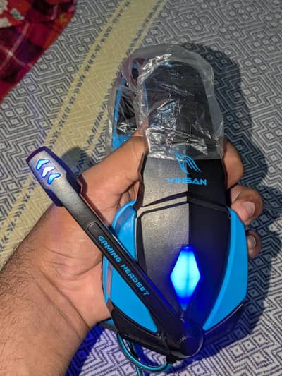 Headphones like new for urgent sale