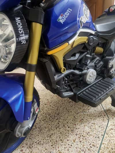 Aucdti Rapid Swing  Car 