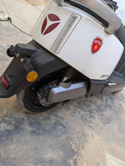 Metro e8s pro with lithium duable battery