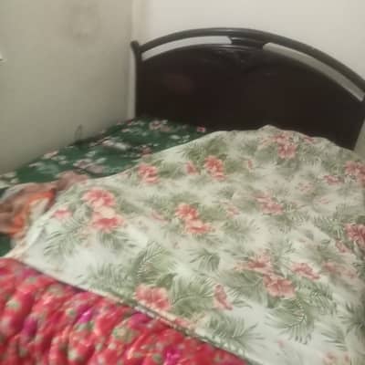 Sheet plus wood with mattresse new poished for sale due to space issue