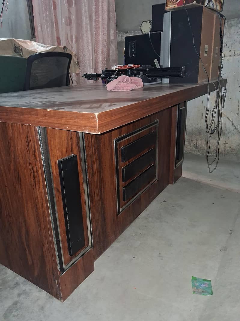 Computer Table & Chair 0