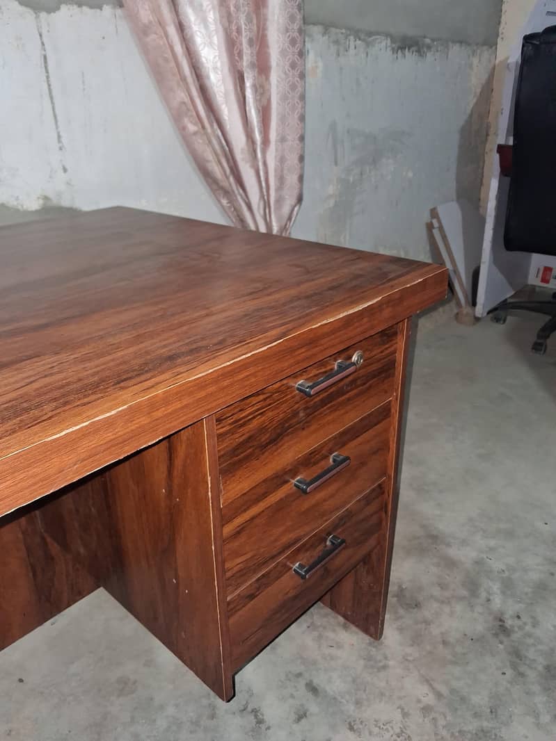 Computer Table & Chair 2